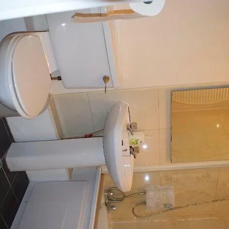 Appartement Bright 2 Bedroom With Balcony In City Centre
