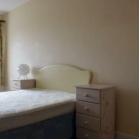 Bright 2 Bedroom With Balcony In City Centre * Dublin