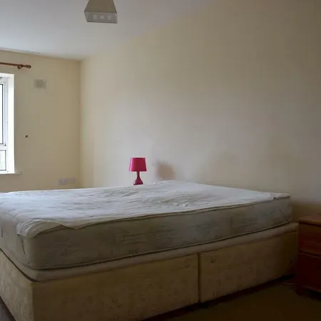 Bright 2 Bedroom With Balcony In City Centre * Dublin