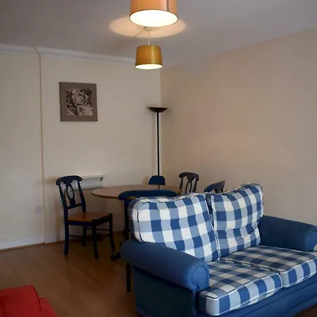Apartmán Bright 2 Bedroom With Balcony In City Centre