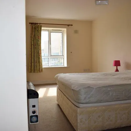 Bright 2 Bedroom With Balcony In City Centre Appartement